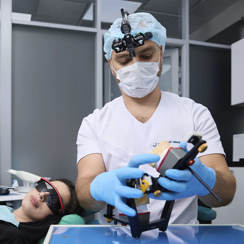 Стоматолог-ортопед высшей квалификации Курочкин Константин