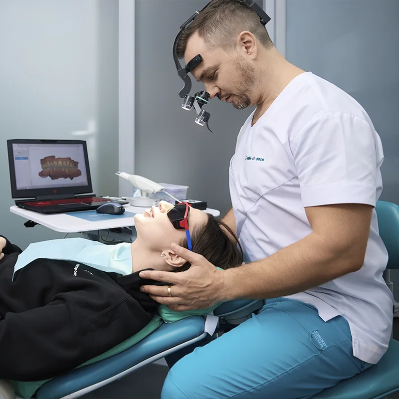 Стоматолог-ортопед высшей квалификации Курочкин Константин